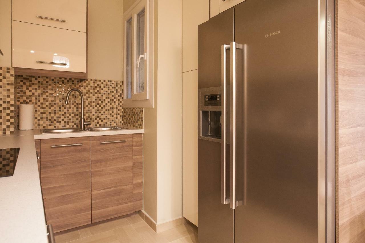 Pretty Rooms In Gold And Blue Apartment In Safe Central Area Atenas Exterior foto
