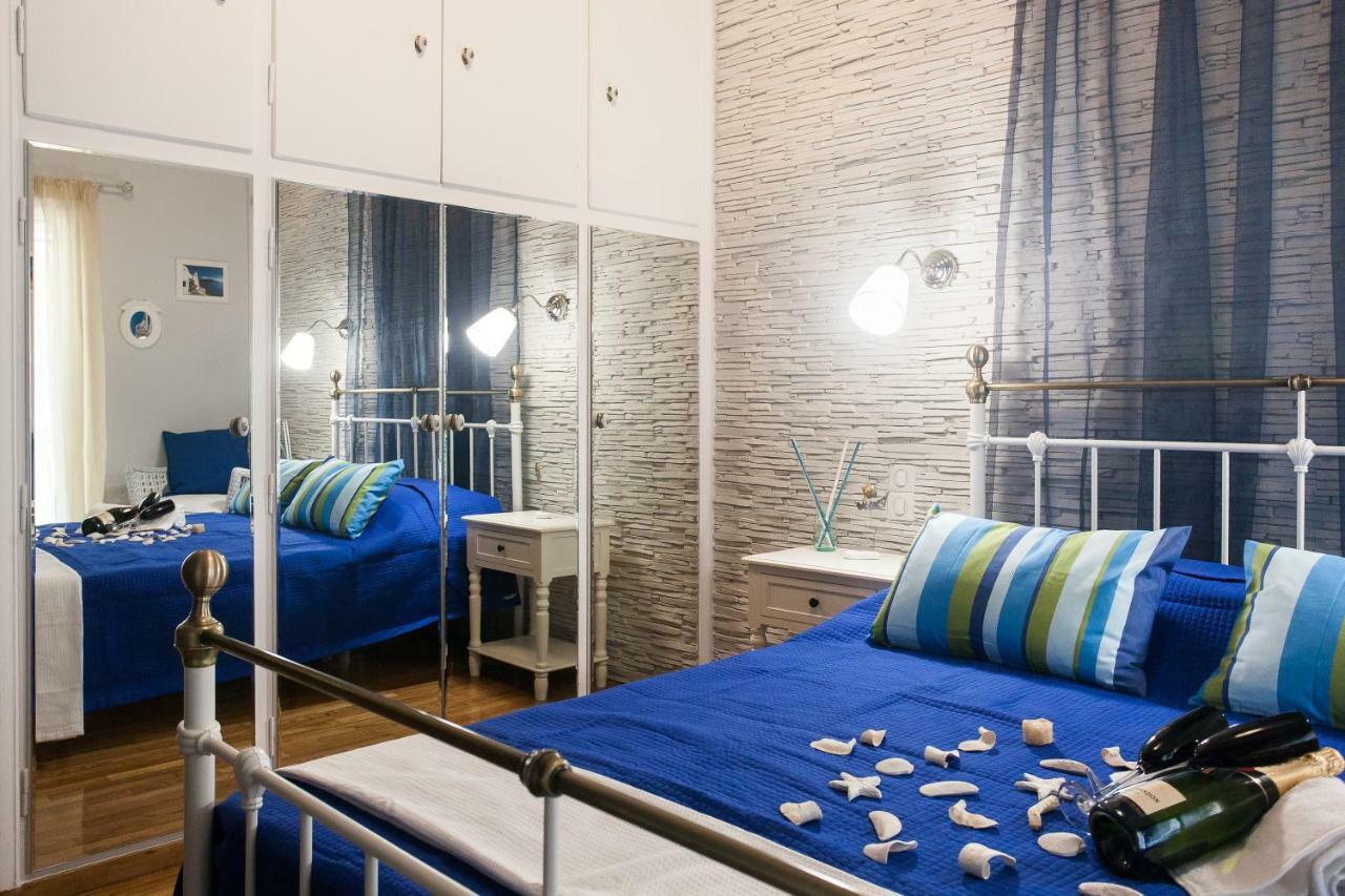 Pretty Rooms In Gold And Blue Apartment In Safe Central Area Atenas Exterior foto